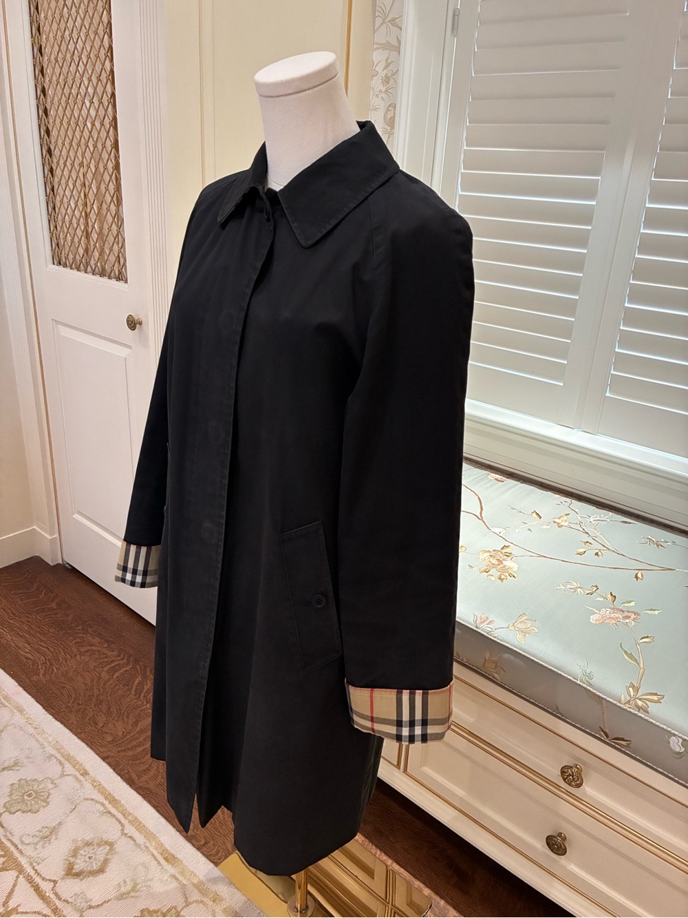 Burberry Black Trench Coat with Signature Check Cuff & Collar; Removable Lining - Picture 3 of 11
